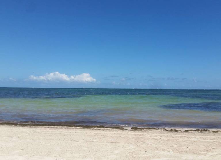 playa-las-perlas-cancun beach