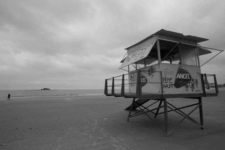 playa-malv%C3%ADn-montevideo-montevideo beach