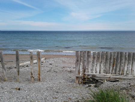 plage-de-coin-du-banc-perc%C3%A9-quebec beach