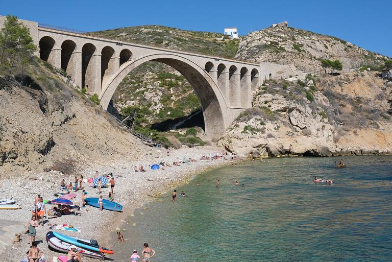 plage-de-la-calanque-des-eaux-sal%C3%A9es-carry-le-rouet-provence-alpes-c%C3%B4te-dazur beach