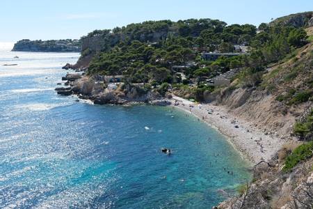 plage-de-la-calanque-des-eaux-sal%C3%A9es-carry-le-rouet-provence-alpes-c%C3%B4te-dazur beach