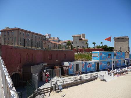 plage-des-catalans-marseille-provence-alpes-c%C3%B4te-dazur beach