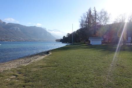 plage-des-marquisats-annecy-auvergne-rh%C3%B4ne-alpes beach