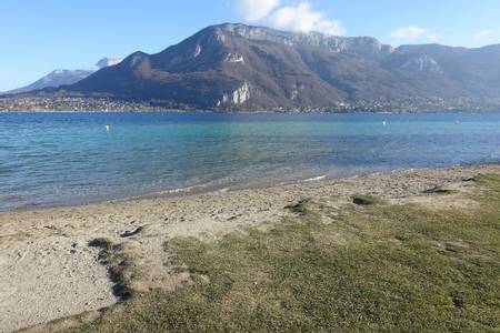 plage-des-marquisats-annecy-auvergne-rh%C3%B4ne-alpes beach