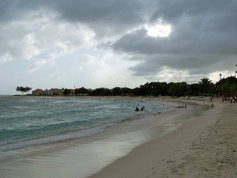 plage-des-raisins-clairs-saint-francois-grande-terre beach