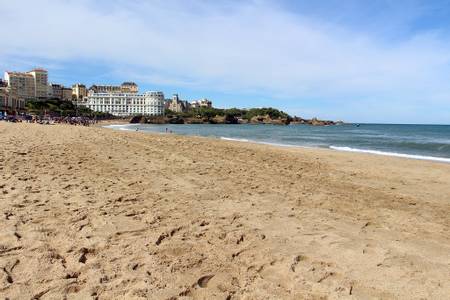 plage-du-miramar-biarritz-new-aquitaine beach