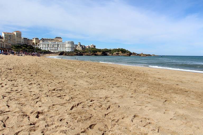 plage-du-miramar-biarritz-nouvelle-aquitaine beach