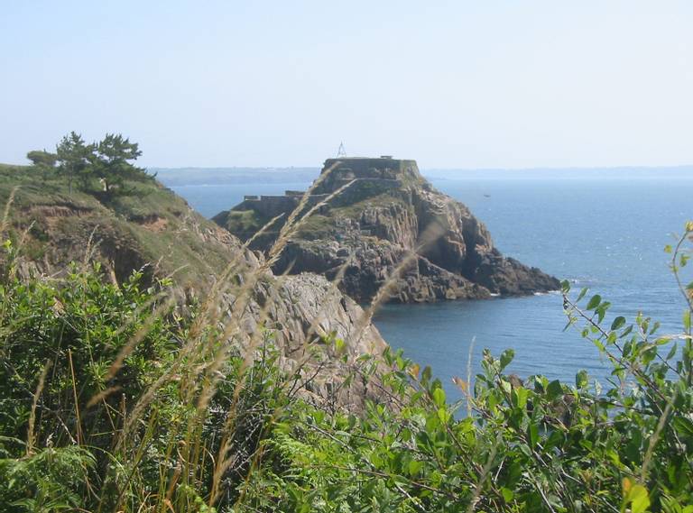 plage-du-perzel-ou-de-bertheaume-plougonvelin-brittany beach