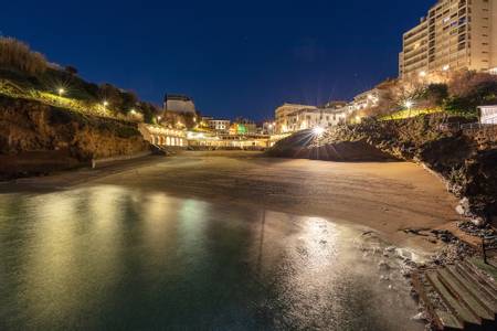 plage-du-port-vieux-biarritz-nouvelle-aquitaine beach