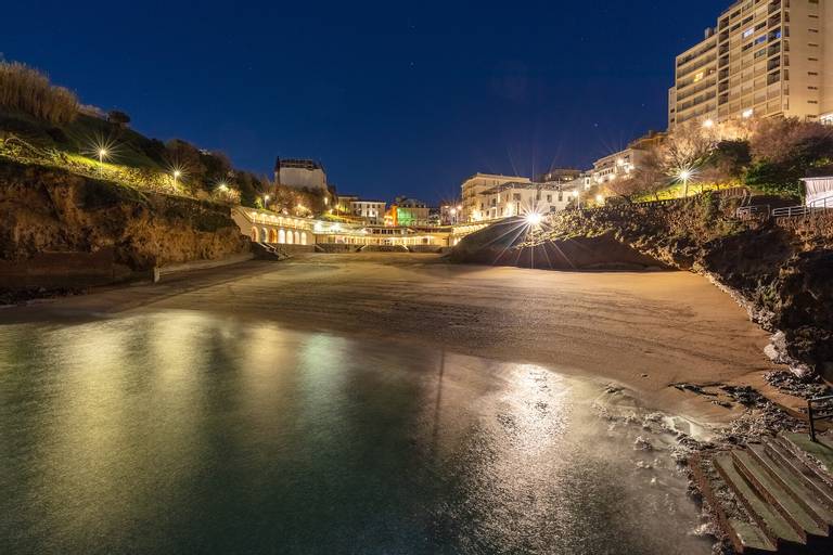 plage-du-port-vieux-biarritz-nouvelle-aquitaine beach