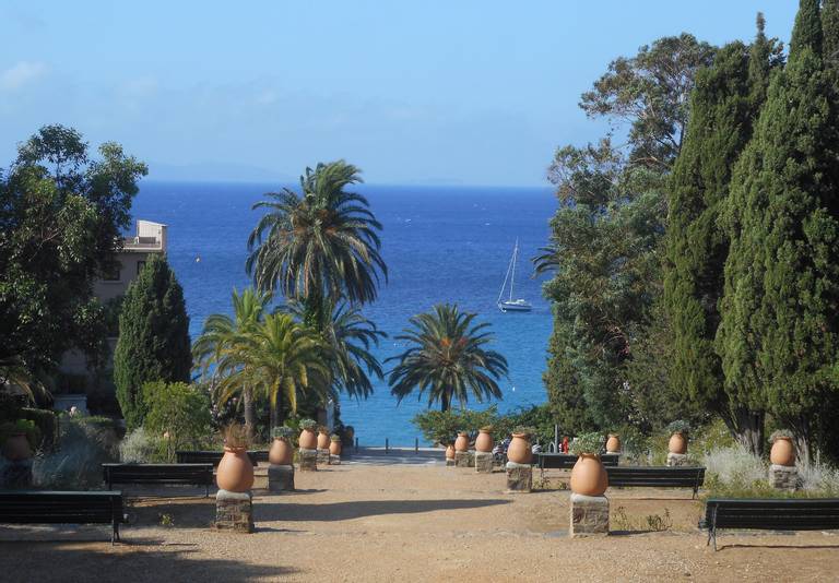 plage-du-rayol-rayol-canadel-sur-mer-provence-alpes-c%C3%B4te-dazur beach