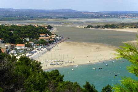 plage-la-franqui-poste-de-secours-les-coussoules-leucate-occitania beach