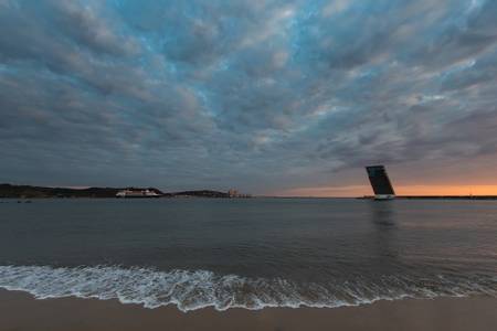 praia-de-alg%C3%A9s-alg%C3%A9s-linda-a-velha-e-cruz-quebrada-dafundo-%C3%A1rea-metropolitana-de-lisboa beach