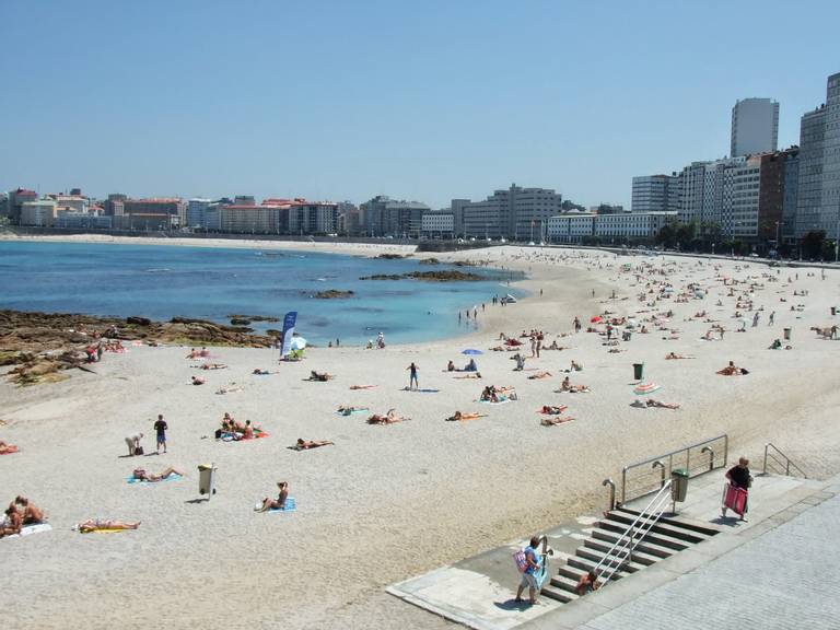 praia-de-riazor-a-coruna-galicia beach