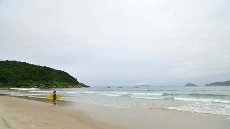 praia-dos-naufragados-florian%C3%B3polis-santa-catarina beach