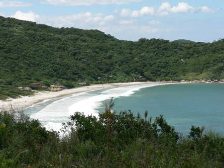 praia-dos-naufragados-florian%C3%B3polis-santa-catarina beach