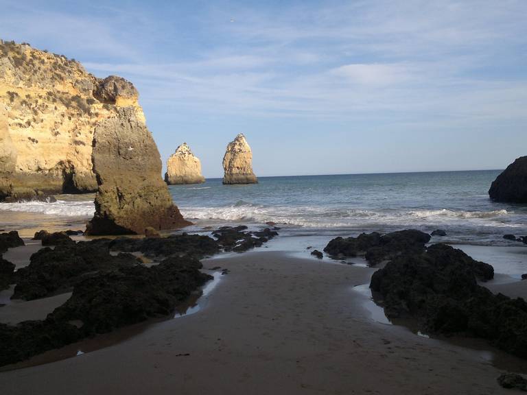 praia-dos-tr%C3%AAs-irm%C3%A3os-alvor beach