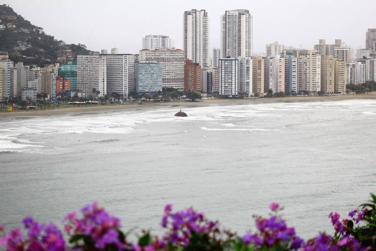 praia-do-itarare-sao-vicente-sao-paulo beach