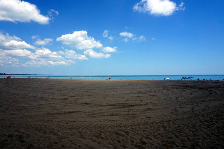 simmons-island-beach-kenosha-wisconsin beach