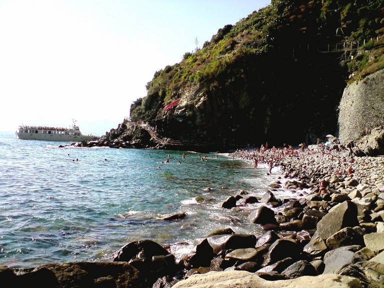 spiaggia-del-paese-manarola-liguria beach