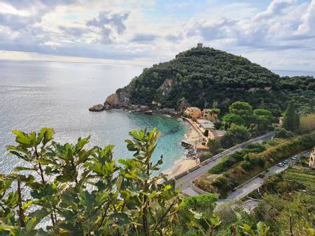 spiaggia-di-punta-crena-finale-ligure-liguria beach