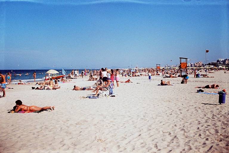 spiaggia-libera-rimini-emilia-romagna beach